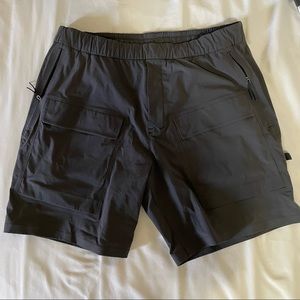 Mens medium Lululemon lab cargo athletic shorts liner less gray like new